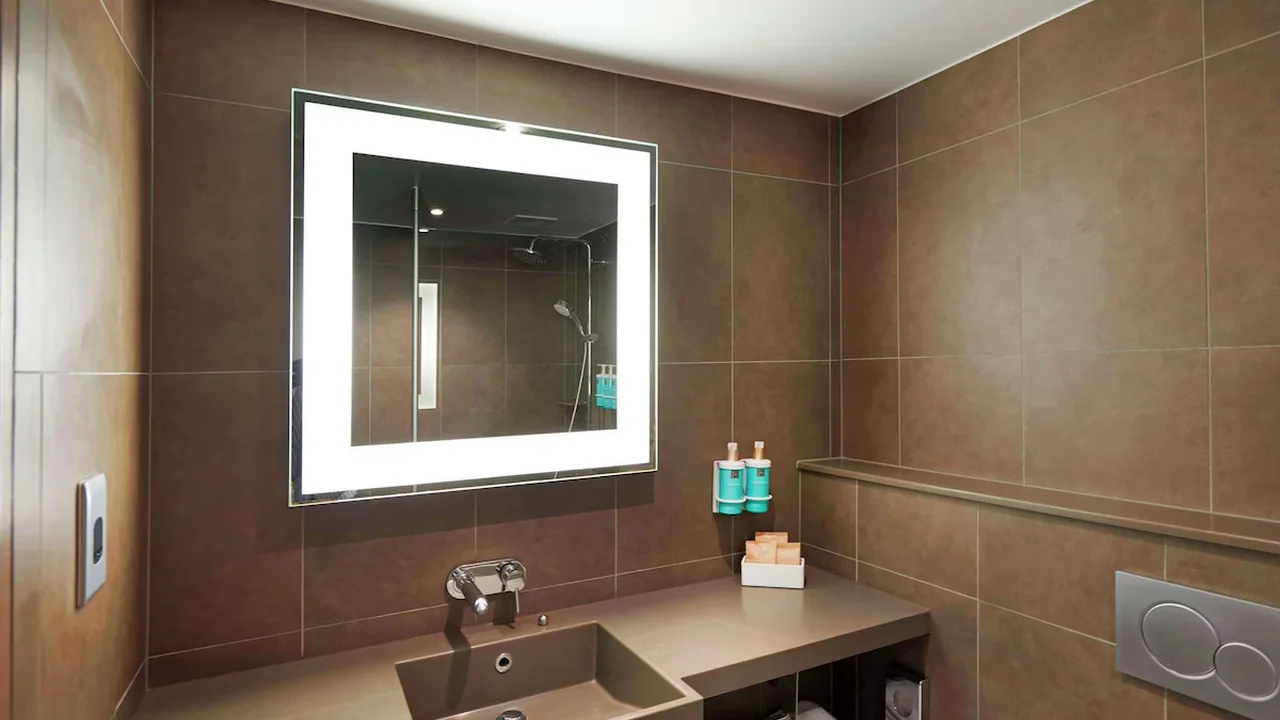 Novotel London West